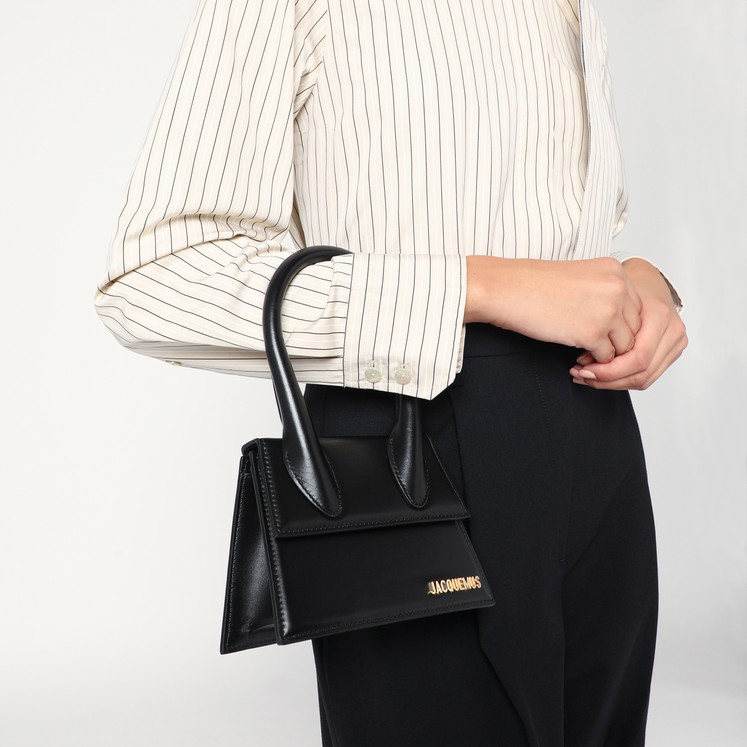 トートバッグ JACQUEMUS Le Grand Bambino - Jacquemus - Leather - Black Jacquemus Le Grand Bambino Leather Crossbody Bag | Neiman Marcus