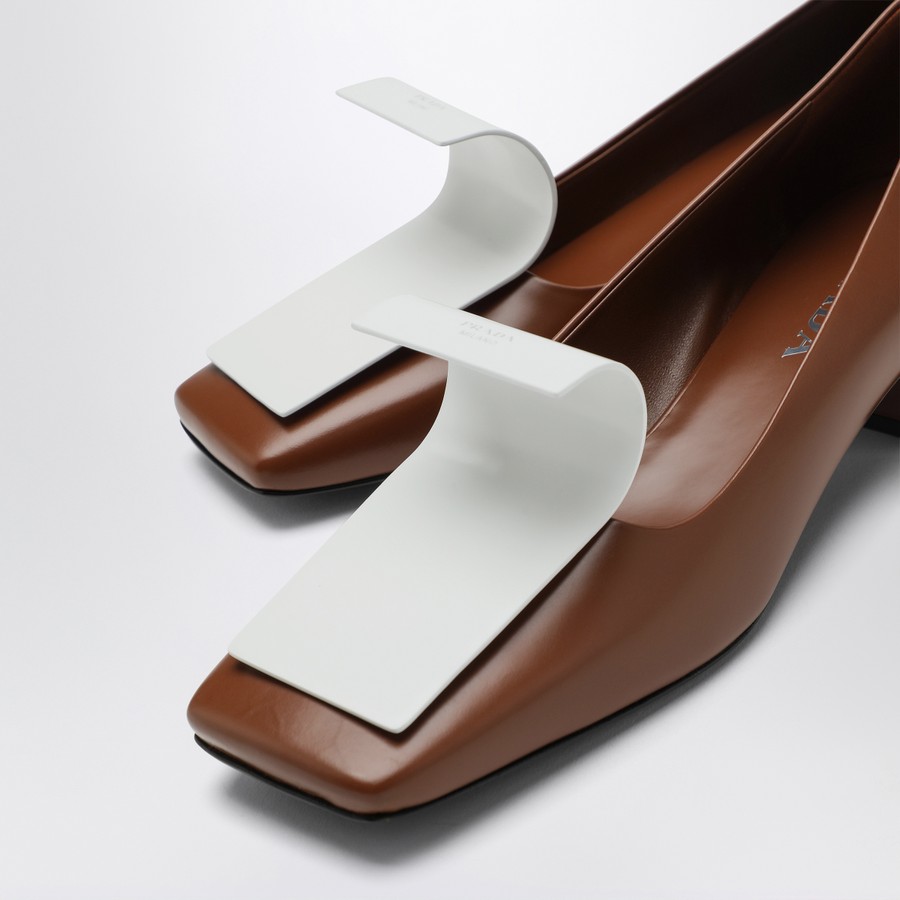 シューズ・サンダルその他 Prada Tabacco and white leather decollete Prada Tabacco and white leather décolleté | TheDoubleF