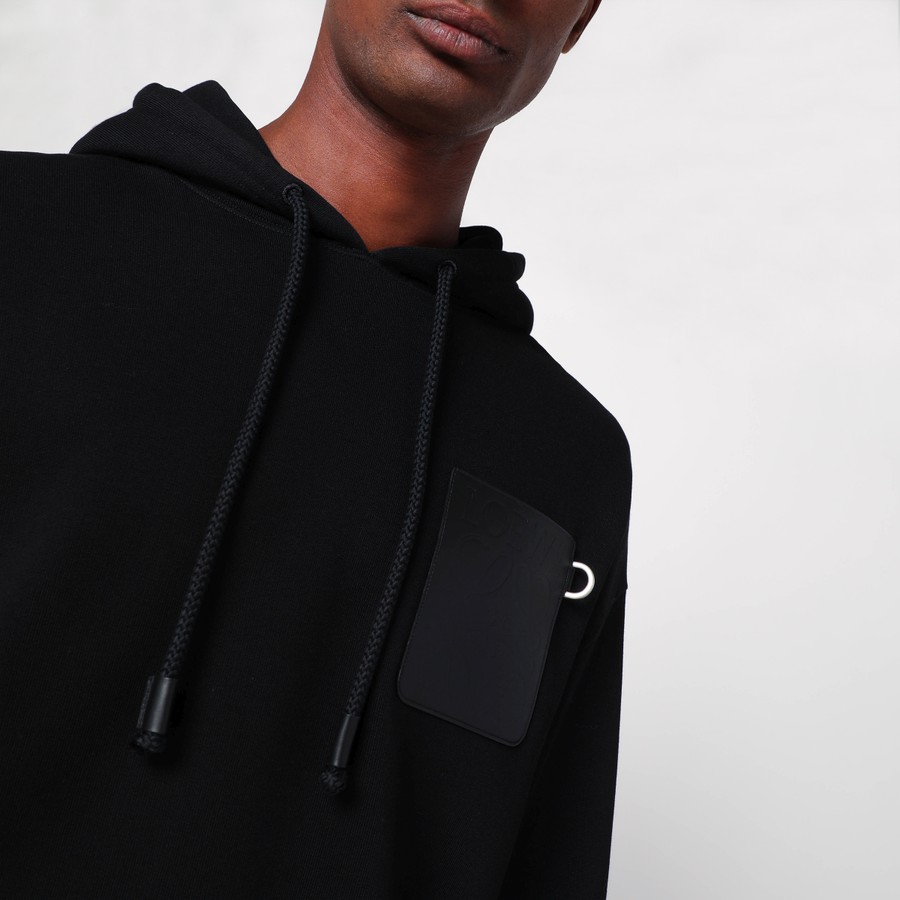 スウェット・トレーナー LOEWE BLACK SWEATSHIRT WITH ANAGRAM POCKET Loewe Black sweatshirt with Anagram pocket | TheDoubleF