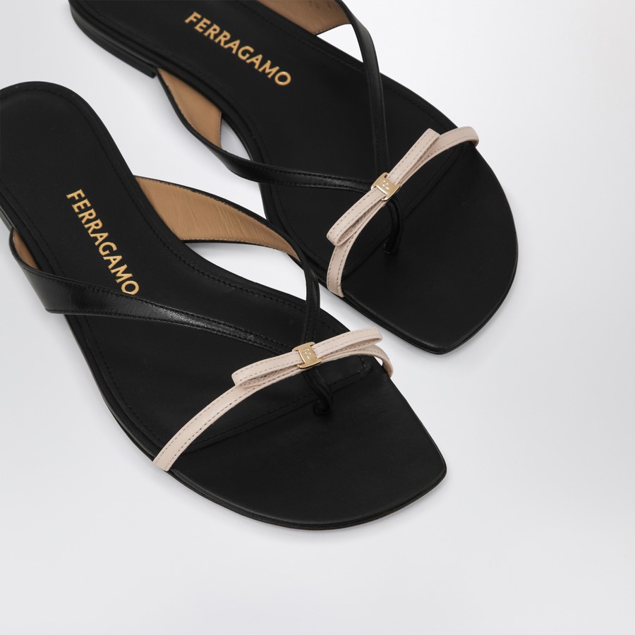 【関税&送料込】Ferragamo Mini Bow Black Nude Flip-Flops Ferragamo Mini Bow Black/Nude Flip-Flop – LOZURI®