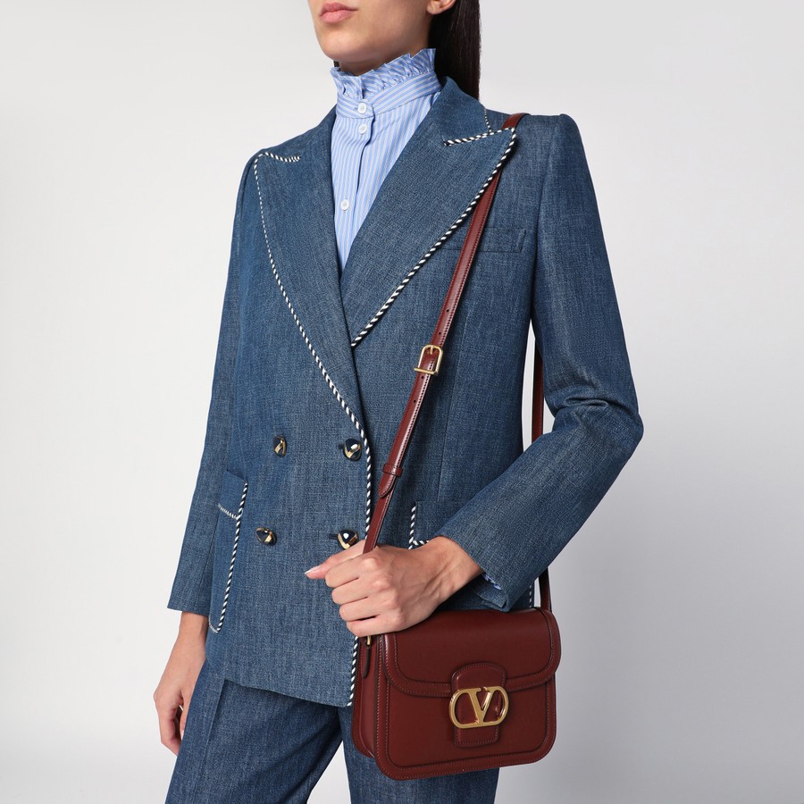 バッグ・カバンその他 Valentino Garavani Small 9TO5 bag in bordeaux Valentino Garavani Small 9TO5 bag in bordeaux | TheDoubleF