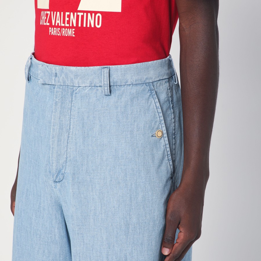 デニム・ジーパン Valentino Relaxed Fit Light Wash Denim Pants Valentino Light blue wide jeans with cuff | TheDoubleF
