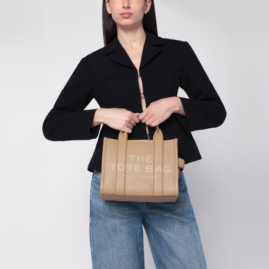 【関税&送料込】Marc Jacobs Camel Leather The Small Tote Bag Amazon.com: Marc Jacobs Women's The Small Tote, Camel, Tan