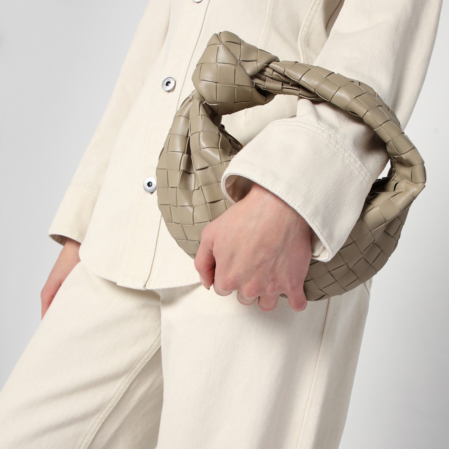 BOTTEGA VENETA Mini Jodie Ecru ベージュ Bottega Veneta Mini Jodie bag écru | TheDoubleF