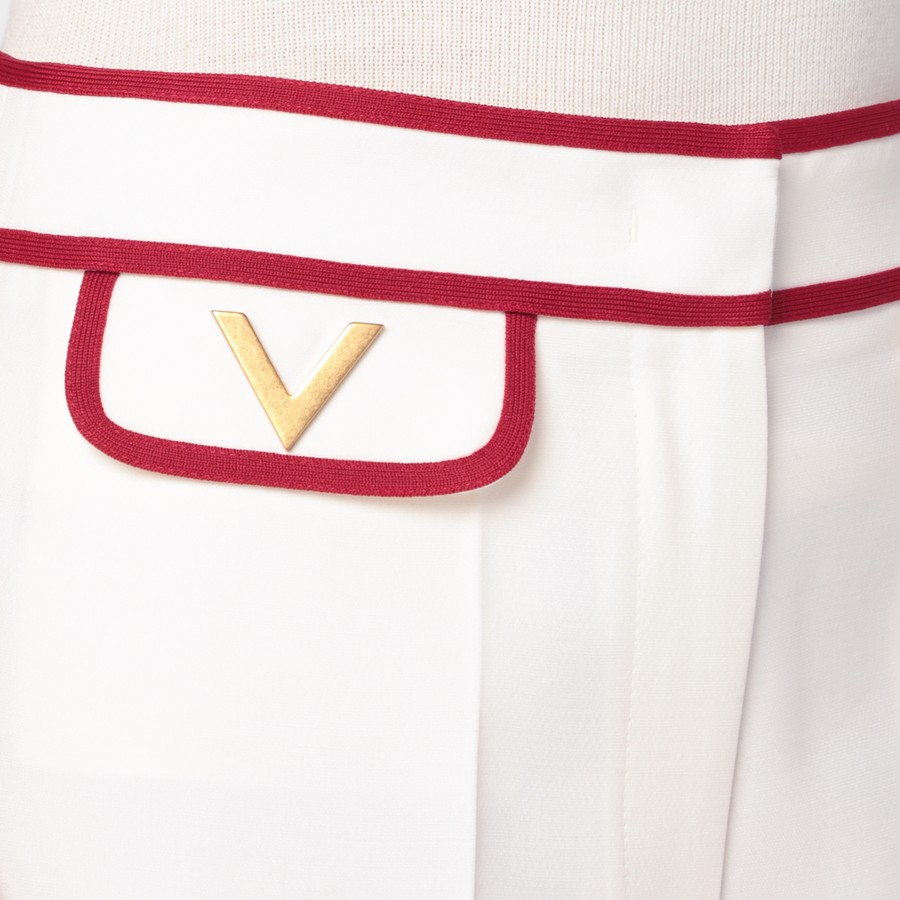 ボトムスその他 Valentino Ivory trousers with Gold V Valentino Ivory trousers with Gold V | TheDoubleF