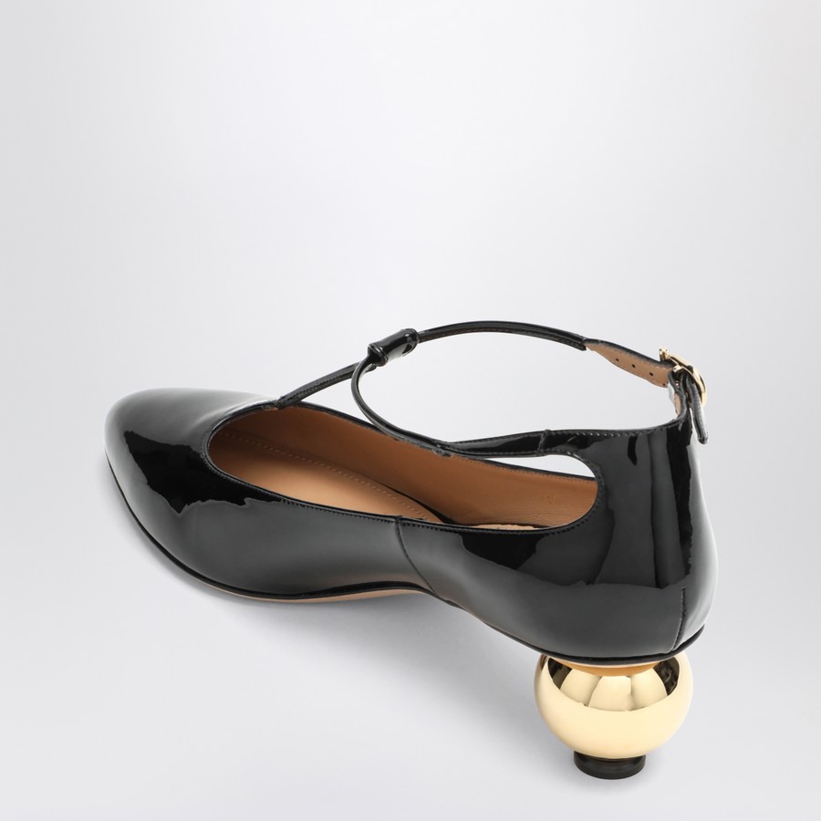 パンプス FERRAGAMO BLACK PATENT T-STRAP DECOLLETE Ferragamo Black patent T-strap décolleté | TheDoubleF