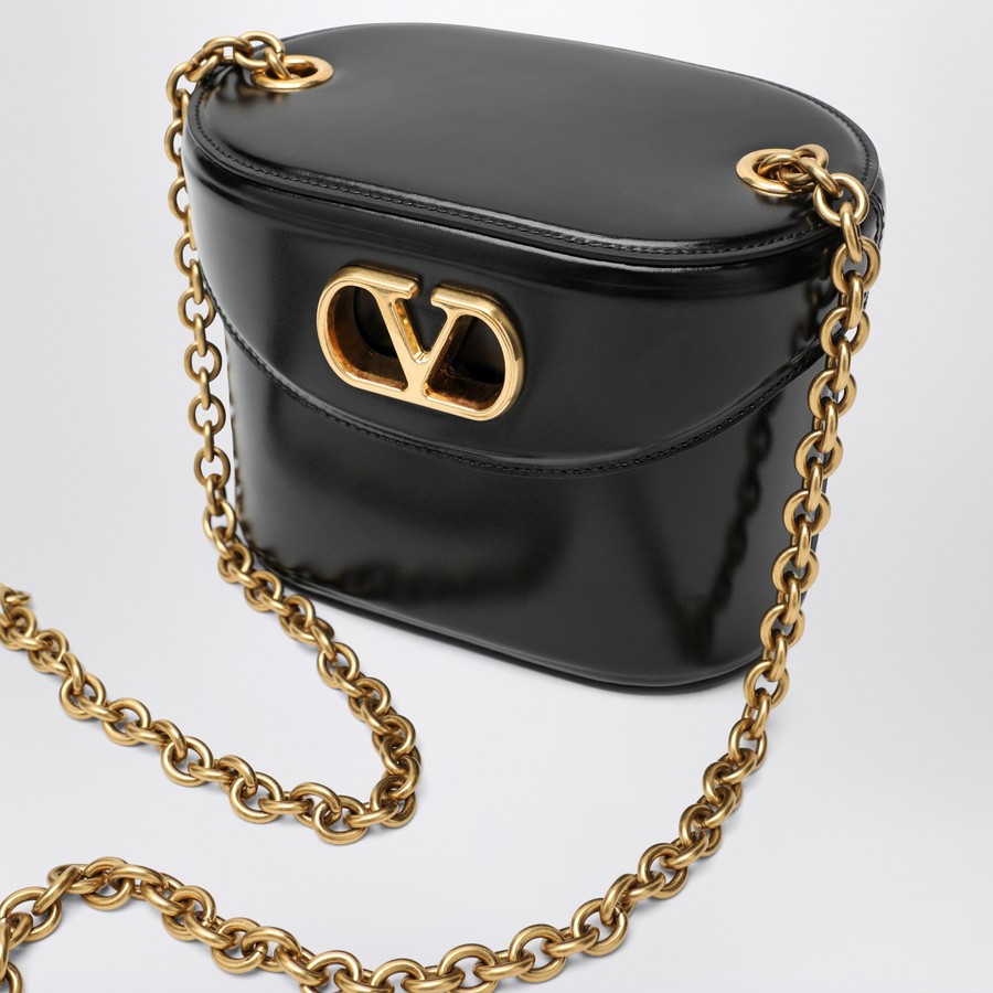 ショルダーバッグ・ポシェット VALENTINO GARAVANI BLACK LEATHER VANITY BAG Valentino Garavani Black leather Vanity bag | TheDoubleF
