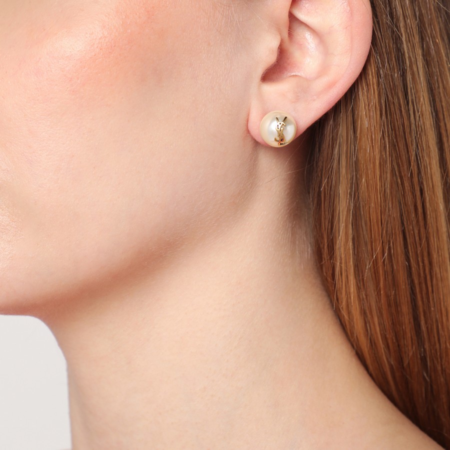 【関税&送料込】Saint Laurent Asymmetrical Earrings With Pea Saint Laurent Asymmetrical earrings with pearl and monogram