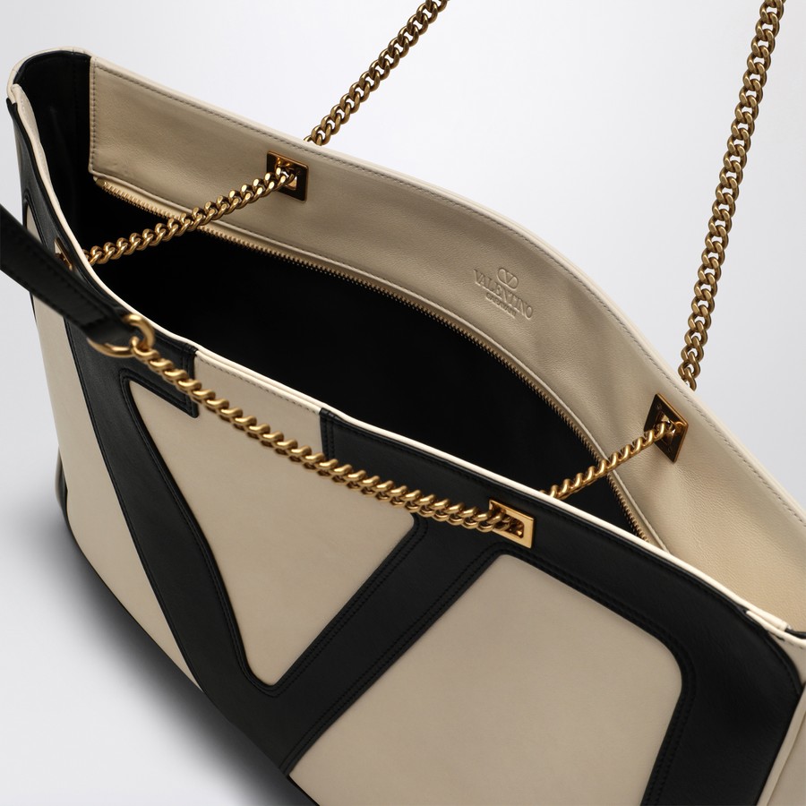 トートバッグ Valentino Garavani Large Viva Superstar bag in butter white/ Valentino Garavani Large Viva Superstar bag in butter white