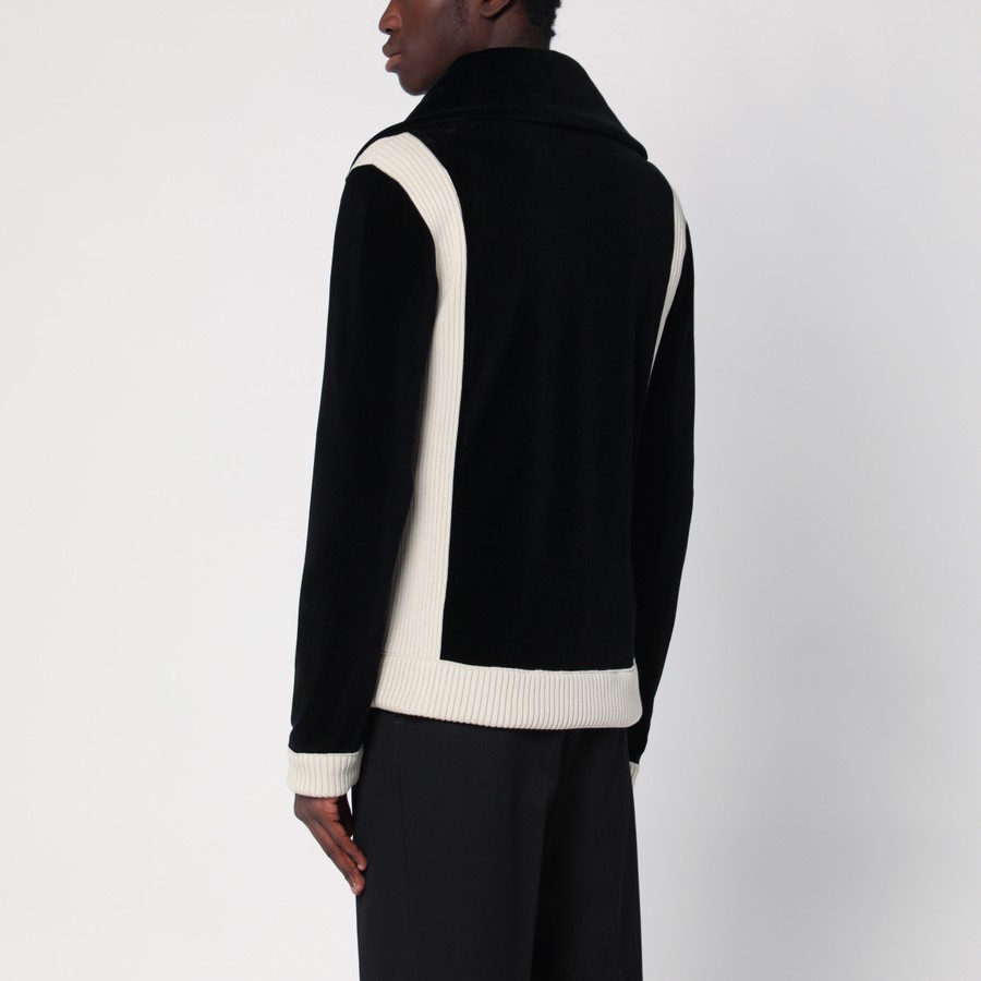 【送料&関税込】Valentino Chenille Sweatshirt With Patch Valentino Black chenille sweatshirt with Chez Valentino