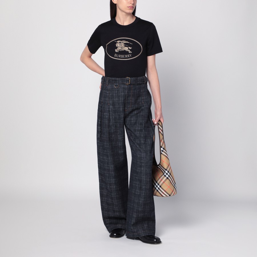 Tシャツ・カットソー Burberry Black T-Shirt With Equestrian Knight Design 23688341_53551467_600.jpg