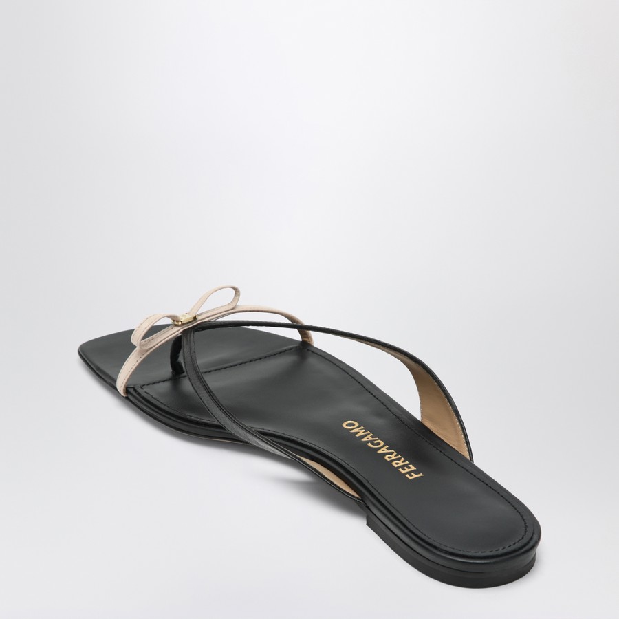 【FERRAGAMO】ミニ ボウ フリップフロップ Ferragamo Mini Bow flip-flop black and powdery / narrow fit