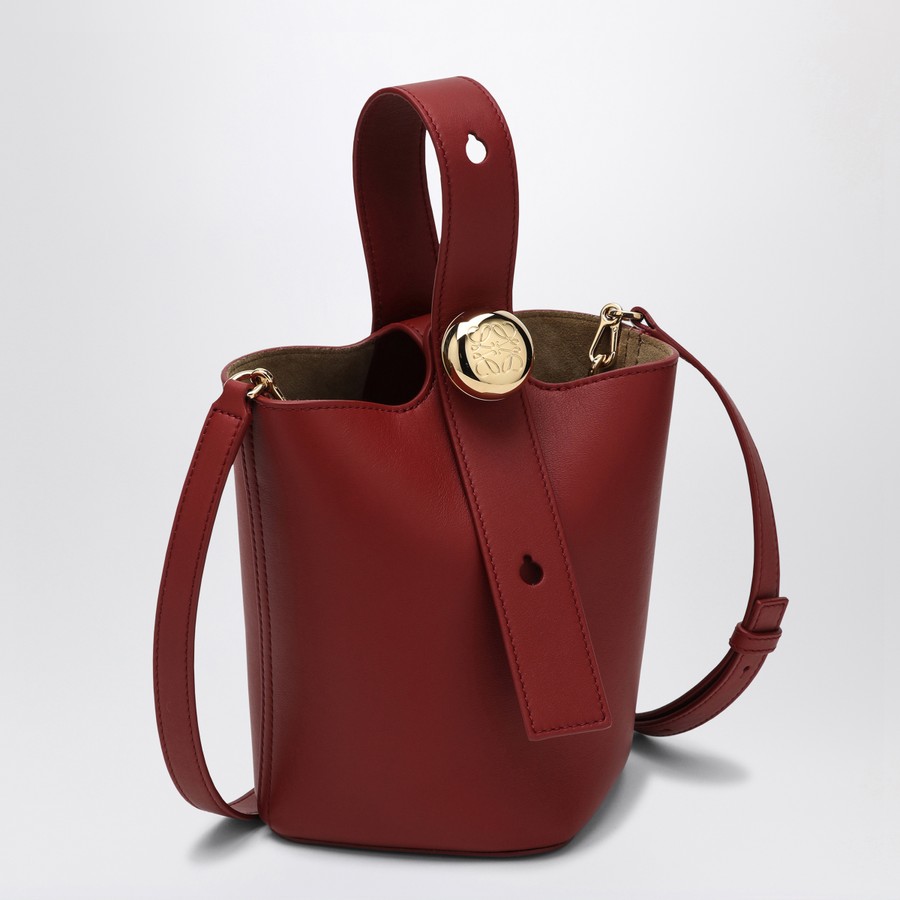 ショルダーバッグ・ポシェット LOEWE RED LEATHER MINI PEBBLE BUCKET BAG Mini Pebble bucket in smooth calfskin Brown - LOEWE