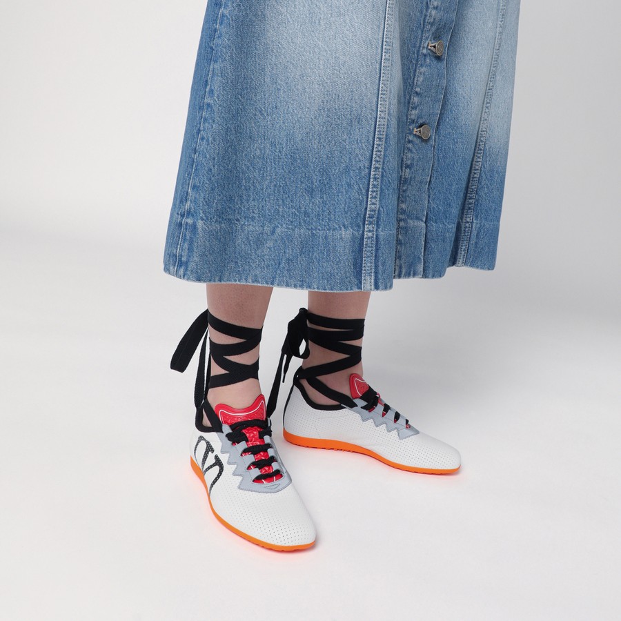 スニーカー VALENTINO WHITE NAPPA LEATHER CHROMATHON SNEAKERS White Chromathon Sneakers by Valentino Garavani on Sale
