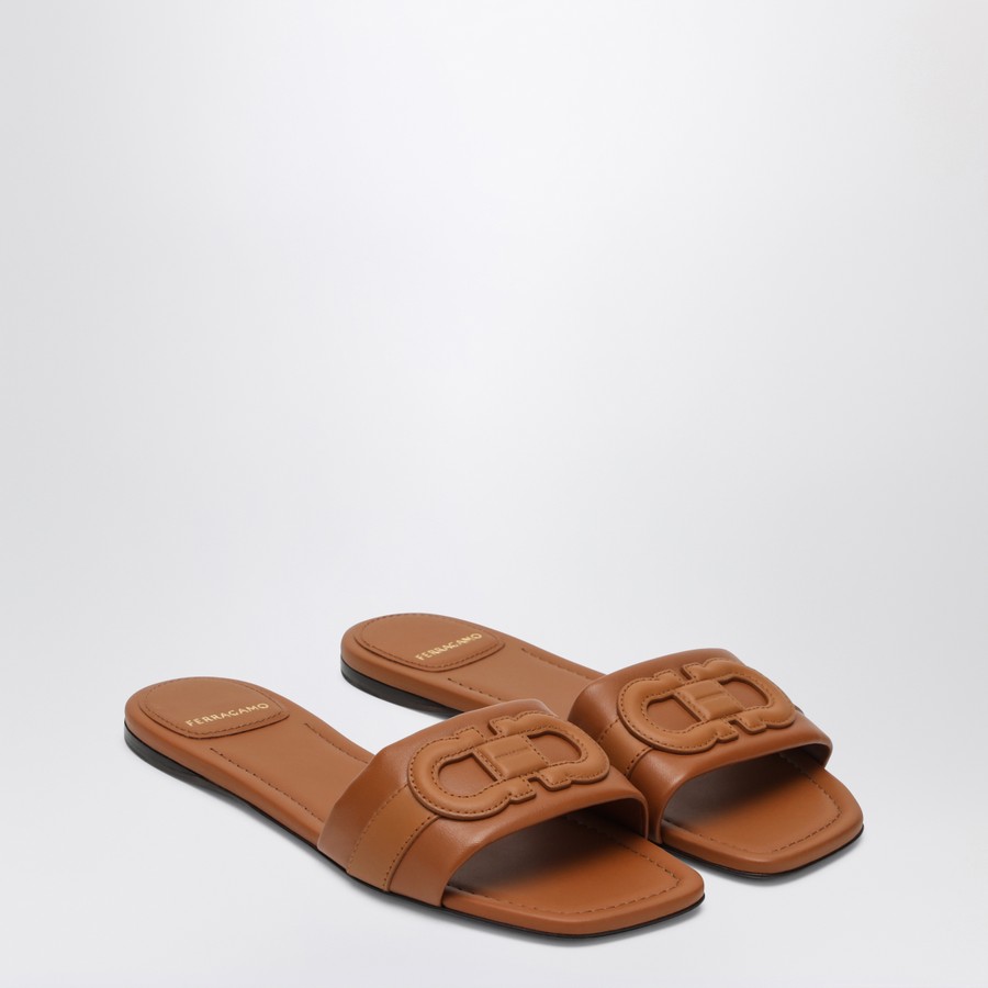 シューズ・サンダルその他 Ferragamo Gancini slide in cognac leather Ferragamo Gancini slide in cognac leather | TheDoubleF