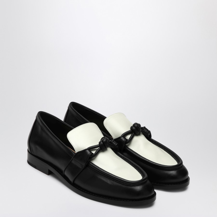 Bottega Veneta 白黒ローファー Bottega Veneta Astaire Loafers in Black/White | TheDoubleF