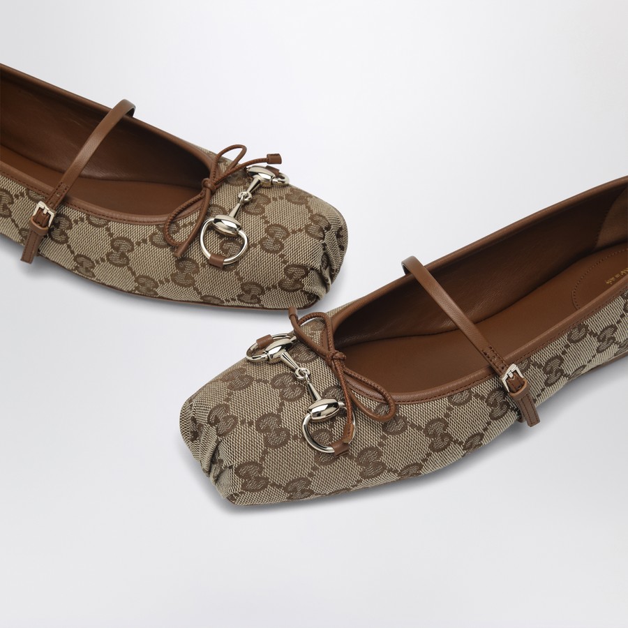 バレエシューズ GUCCI BALLERINE SHOES (814321FAD8F 3048) Ballerines avec détail Mors pour femme en daim GG marron