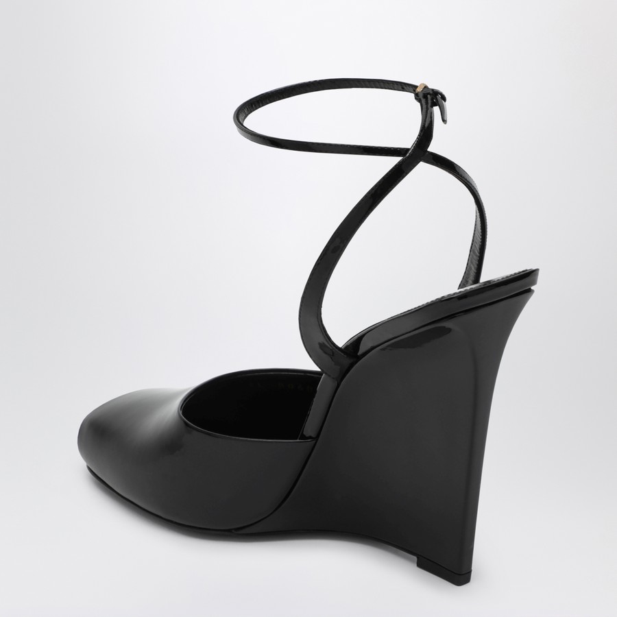 パンプス SAINT LAURENT LA SCANDALE WEDGE IN BLACK PATENT LEATHER Saint Laurent La Scandale wedge in black patent leather