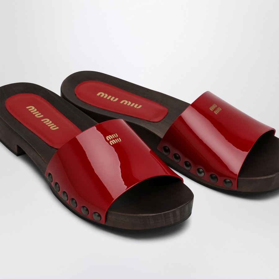 Miu Miu Red clogs in patent leather with logo | TheDoubleF