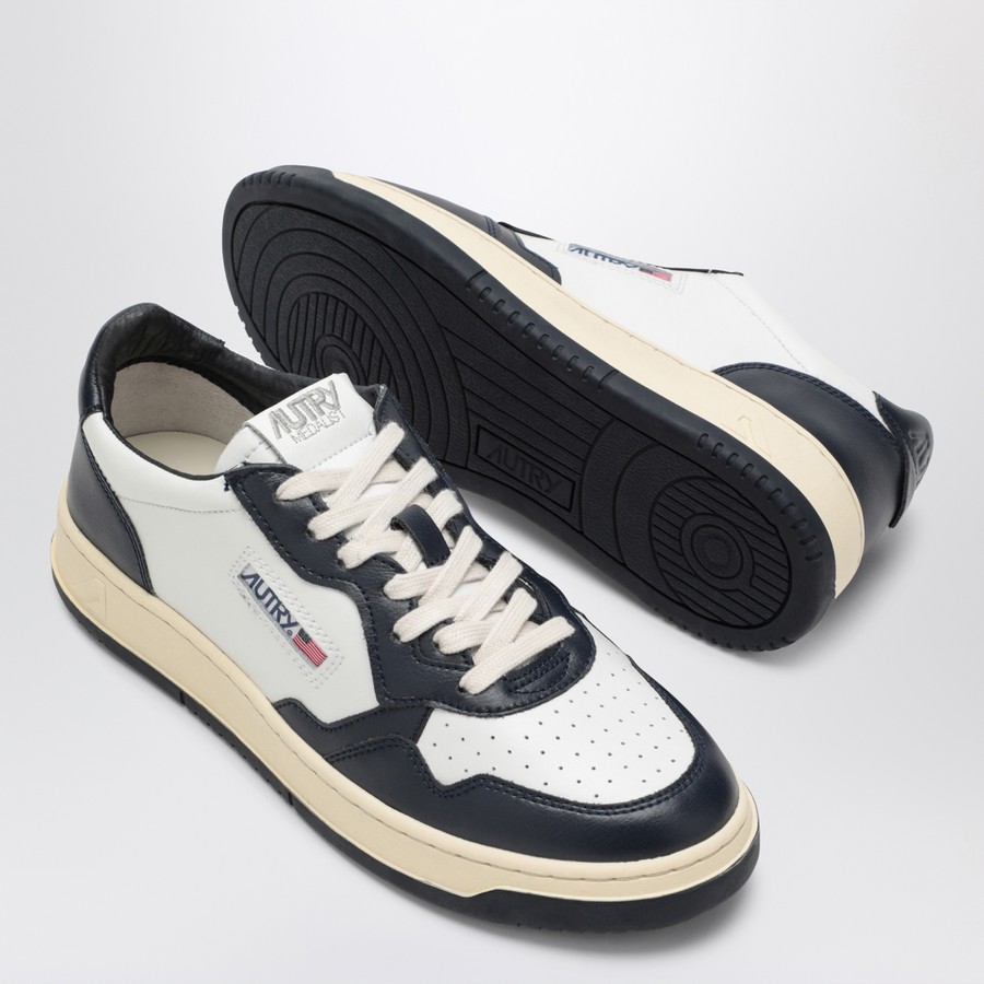 AUTRY｜SNEAKERS (AULM WB04) Autry Medalist Low Bicolor Sneakers In White And Blue Leather
