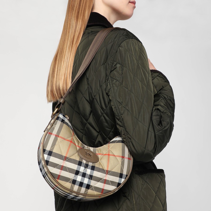 【関税＆送料込み】Burberry Medium Horseshoe Crossbody Bag Burberry Horseshoe Quilted Crossbody Bag | Neiman Marcus