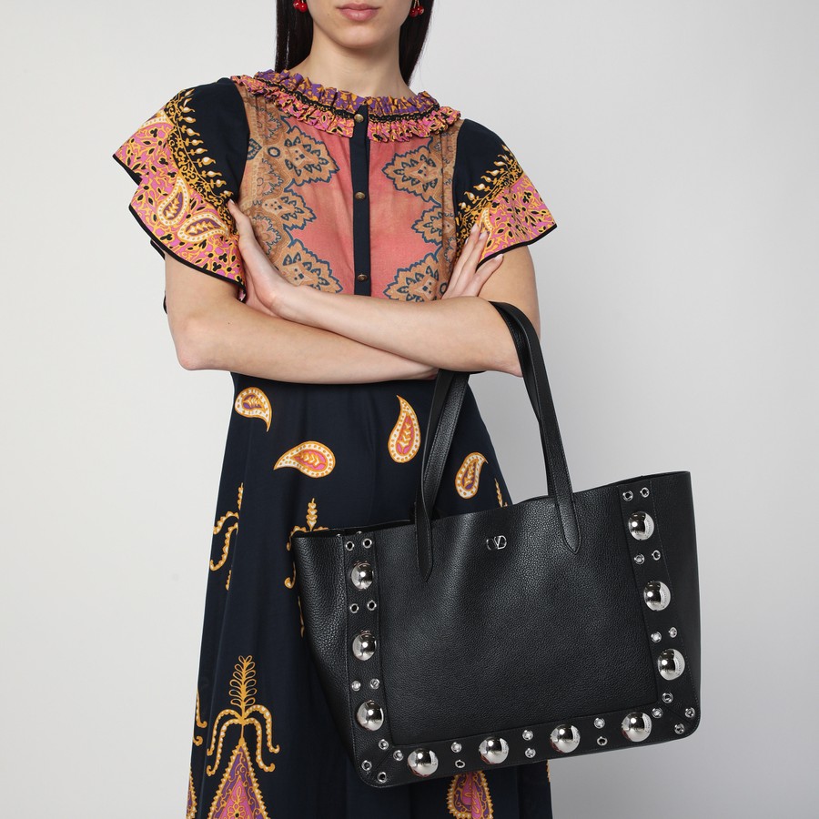 【VALENTINO GARAVANI】BLACK MEDIA SHOPPING BAG Valentino Garavani Black media shopping bag | TheDoubleF