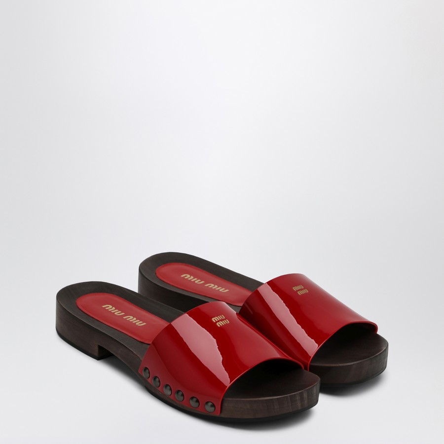 Miu Miu Red clogs in patent leather with logo | TheDoubleF