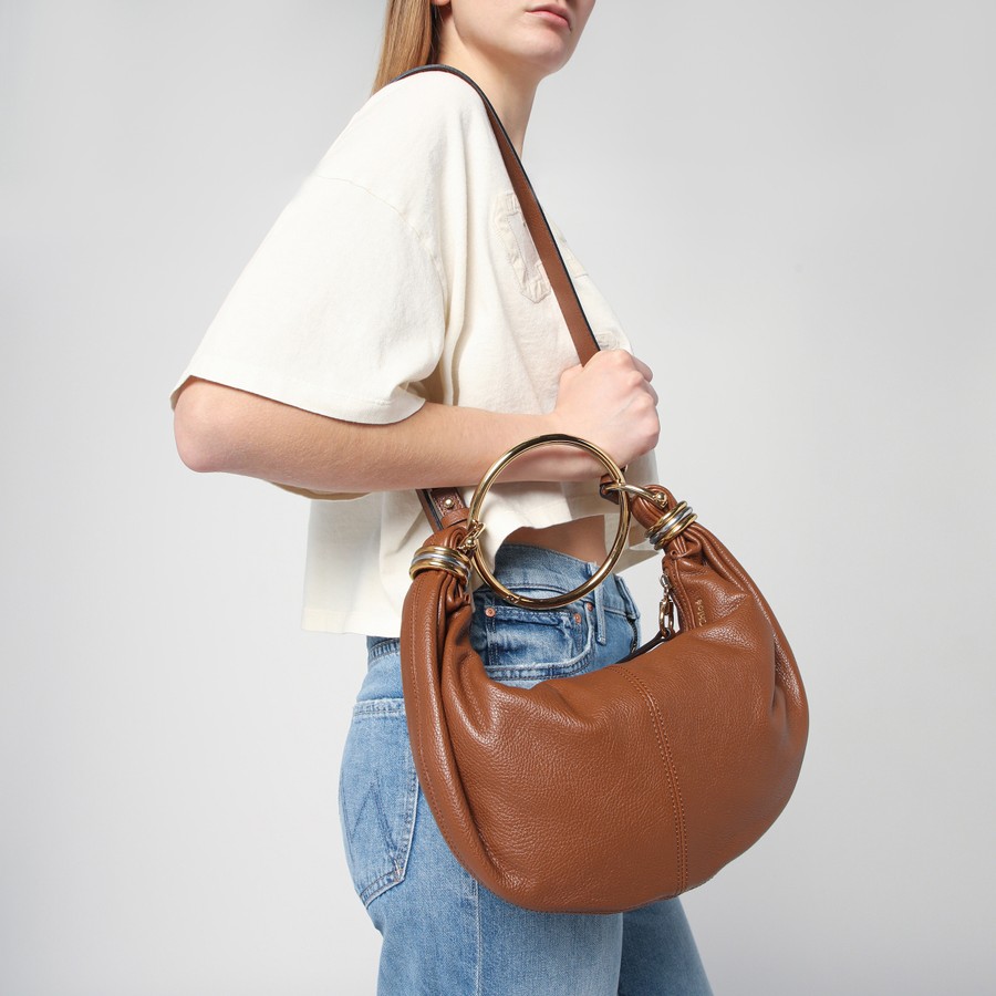 トートバッグ Chloe 'Bracelet Hobo piccola' handbag (CHC24AS611N72 527) Chloé Small Bracelet Hobo Bag In Grained Leather in Black