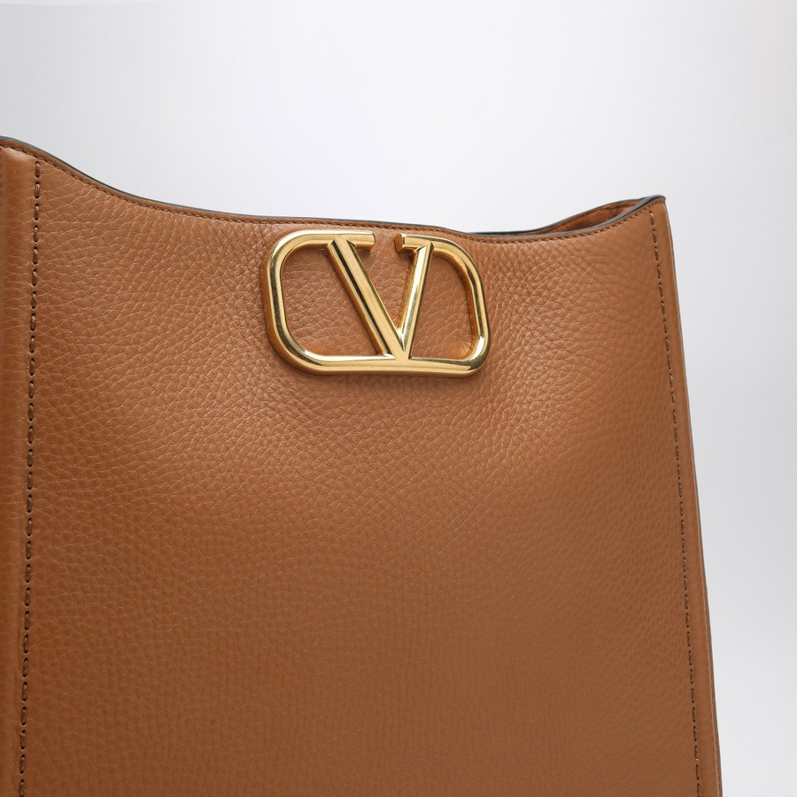 ショルダーバッグ・ポシェット VALENTINO GARAVANI MEDIUM ALMOND ALLTIME SHOULDER BAG Valentino Garavani Alltime Medium Handbag In Grainy Calfskin
