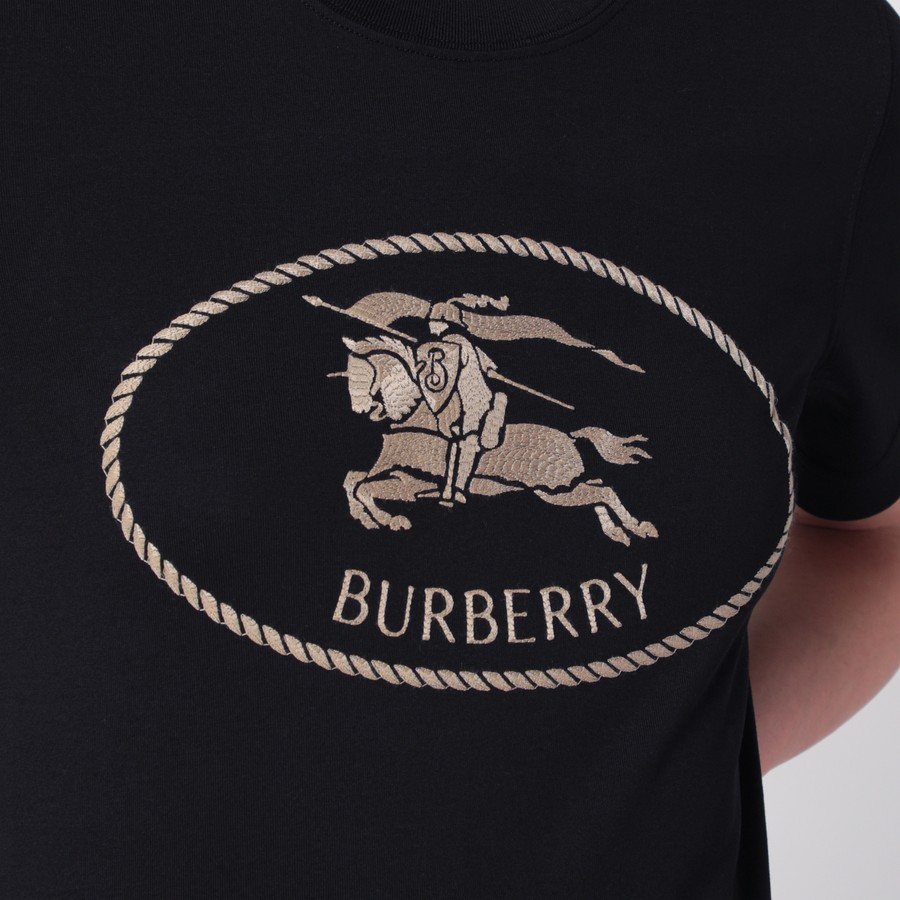 Tシャツ・カットソー Burberry Black T-Shirt With Equestrian Knight Design 23688341_53551467_600.jpg