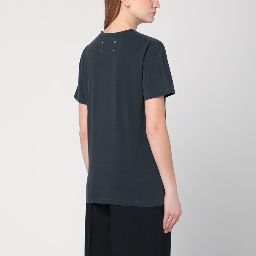 Tシャツ・カットソー MAISON MARGIELA WASHED BLACK T-SHIRT WITH EMBROIDERED LOGO Maison Margiela Washed black T-shirt with embroidered logo