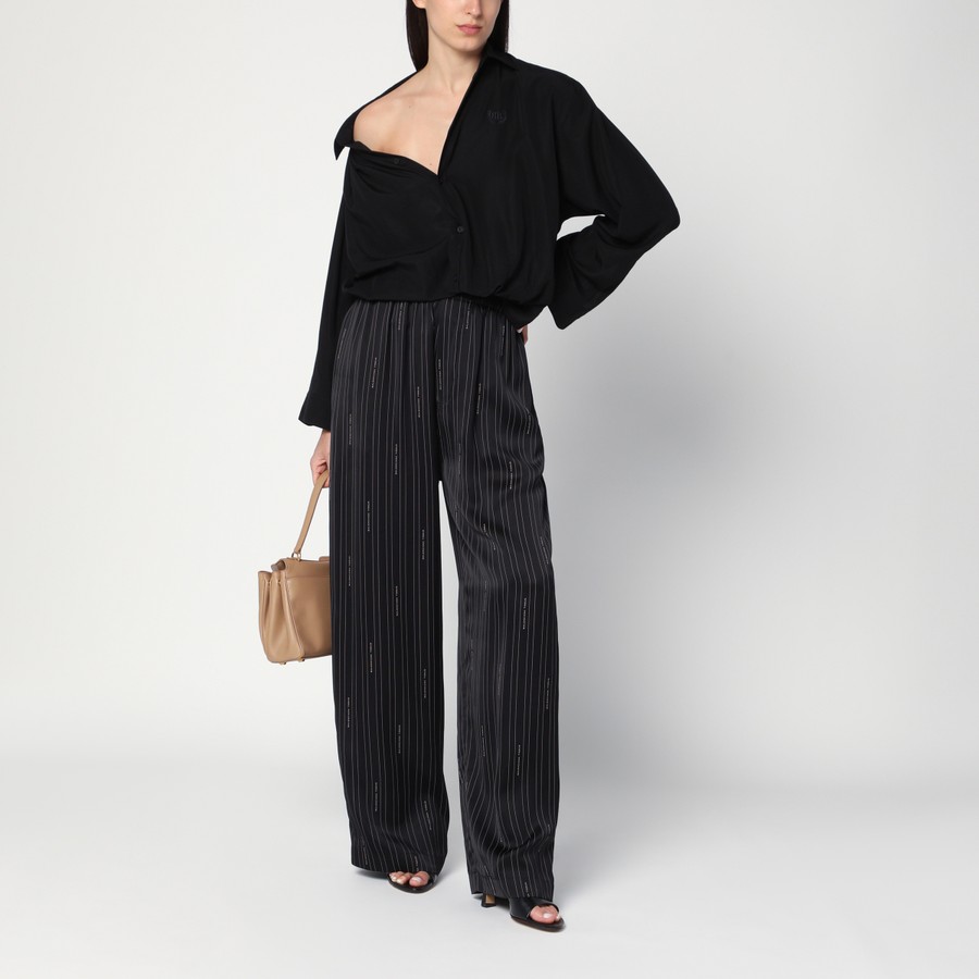パンツ BALENCIAGA SOFT PINSTRIPED BLACK PANTS WITH LOGO BALENCIAGA Soft pinstriped black pants with logo | REVERSIBLE
