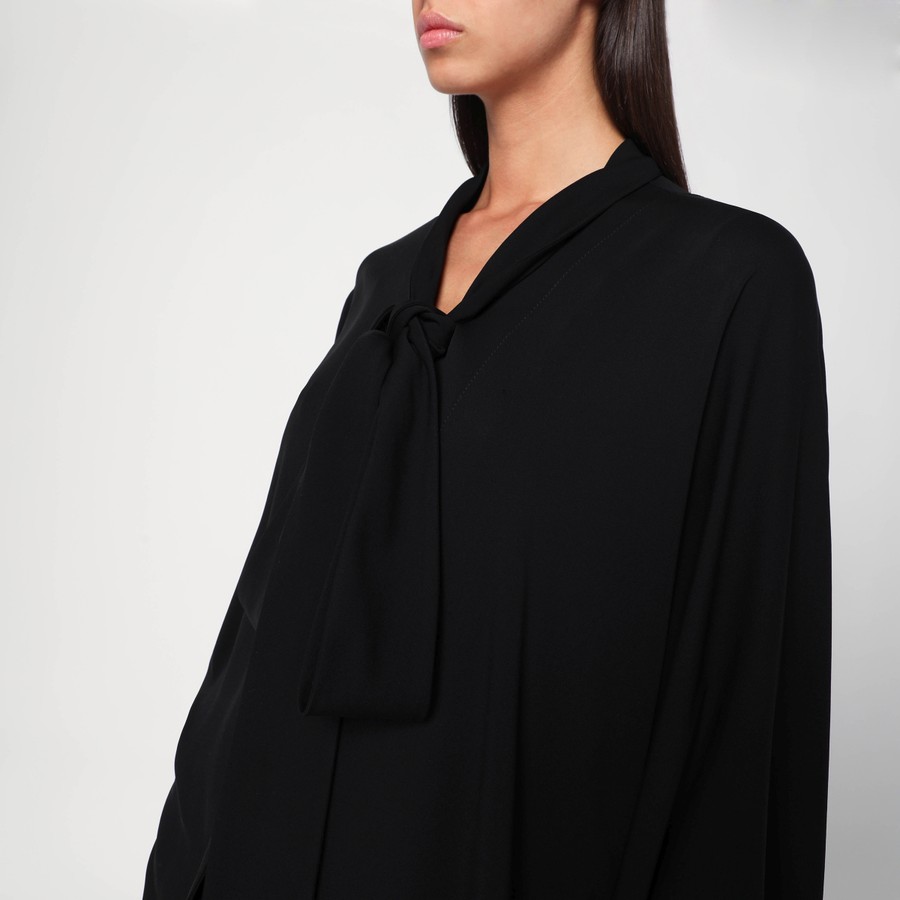 Tシャツ・カットソー BALENCIAGA FW25 Balenciaga Scarf Blouse (839280 TIN13 1000) Balenciaga Asymmetric black silk blouse with scarf | TheDoubleF