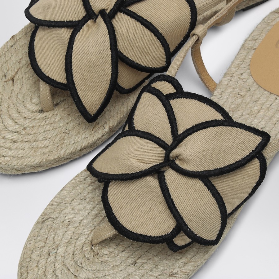サンダル・ミュール CASTANER SANDAL IN SAND COLOR WITH FLOWER Castañer Sandal in sand color with flower | TheDoubleF