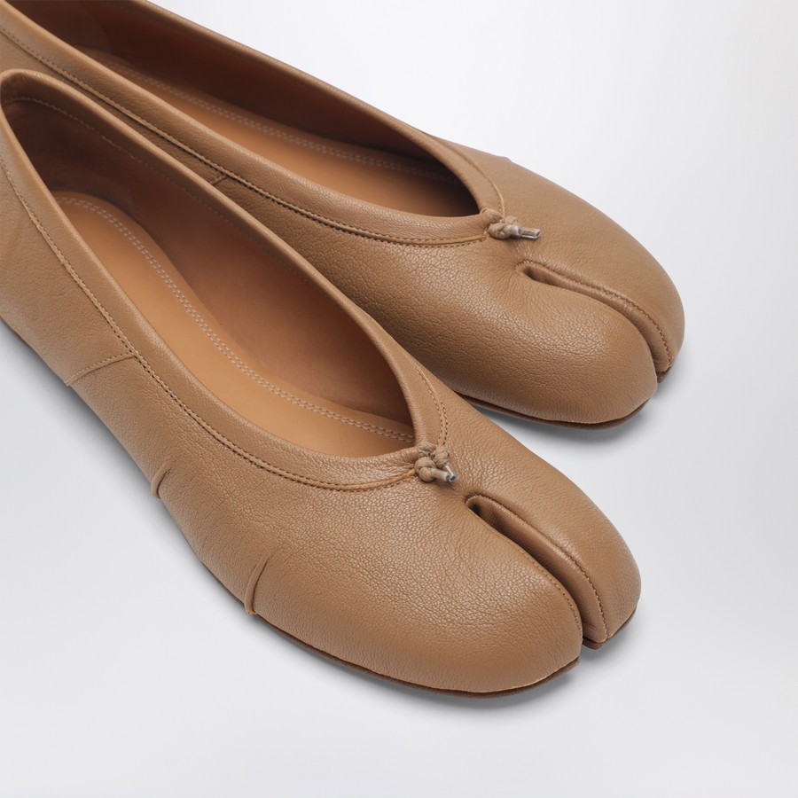 Maison Margiela Tabi New beige leather ballet flats | TheDoubleF