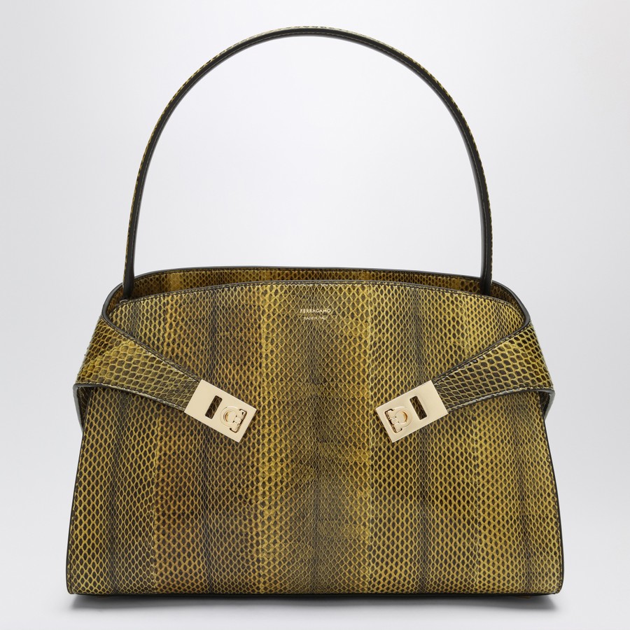【関税&送料込】Ferragamo Hug Soft M Bag In Ginger Dark Brow Ferragamo Hug Soft M bag in ginger/dark brown | TheDoubleF