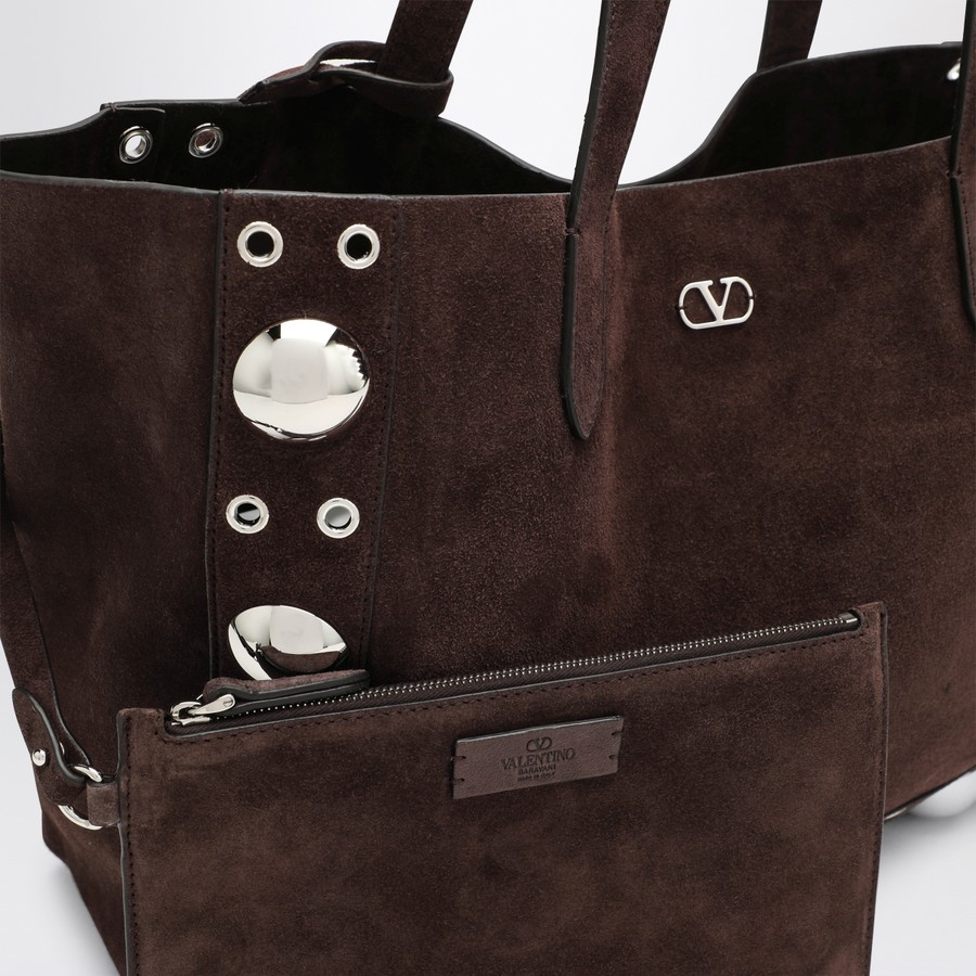 トートバッグ VALENTINO GARAVANI MEDIUM NELLCOTE TOTE IN DARK BROWN SUEDE Valentino Garavani Medium Nellcôte Tote in Dark Brown Suede