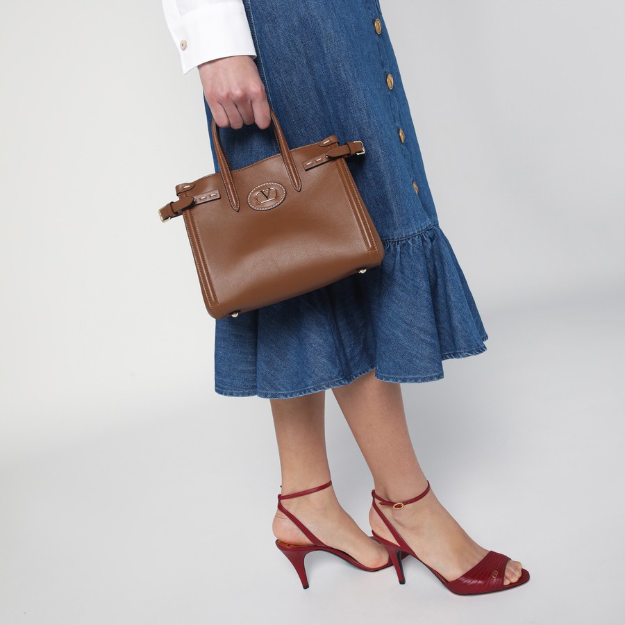 トートバッグ VALENTINO GARAVANI TOBACCO LEATHER SMALL ANTIBES TOTE BAG Valentino Garavani Tobacco leather small Antibes tote bag