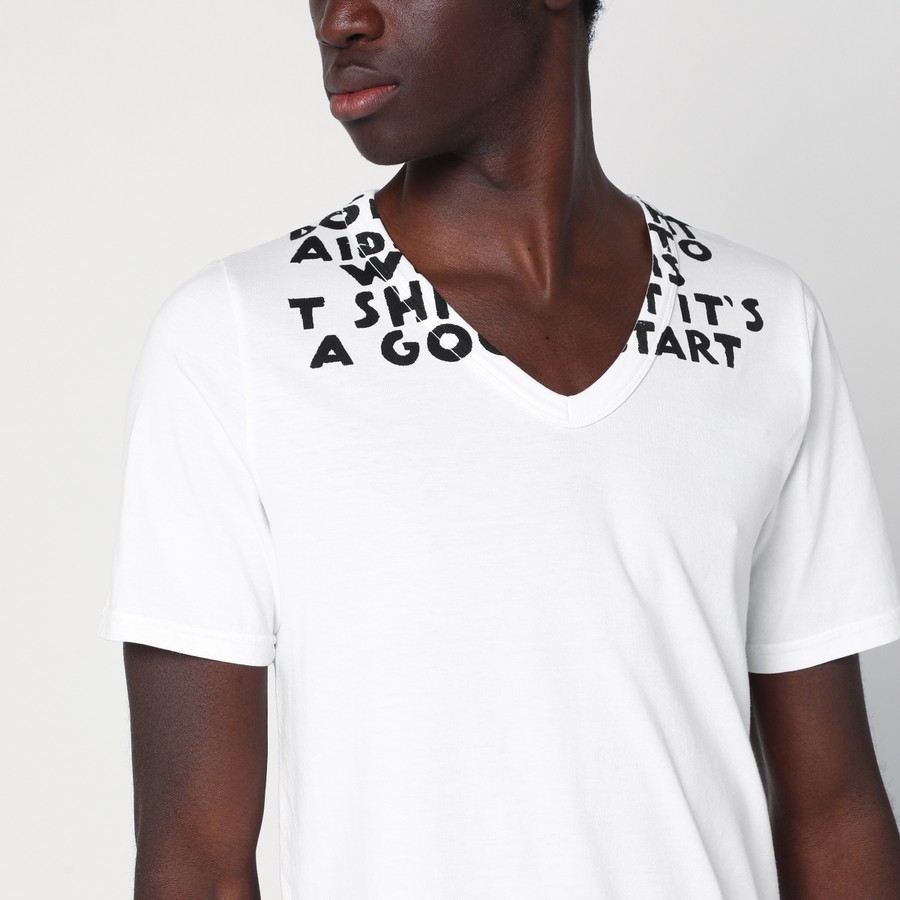 MM6 MAISON MARGIELA Vネック エイズ Tシャツ VネックSIDA Tシャツ｜MM6 MAISON MARGIELA｜MOGGIE CO-OP
