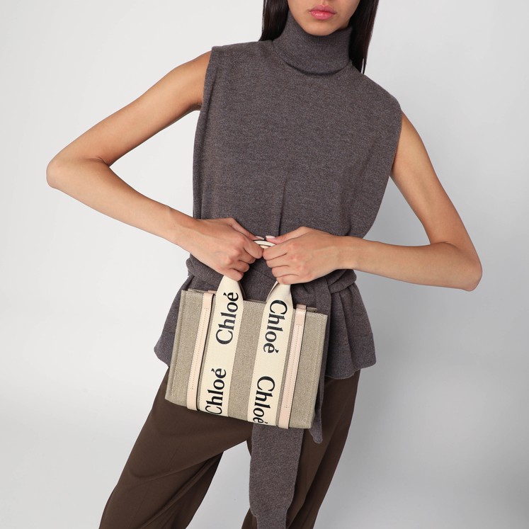 Chloé Saddle Horse Medal bag in hammered pink leather