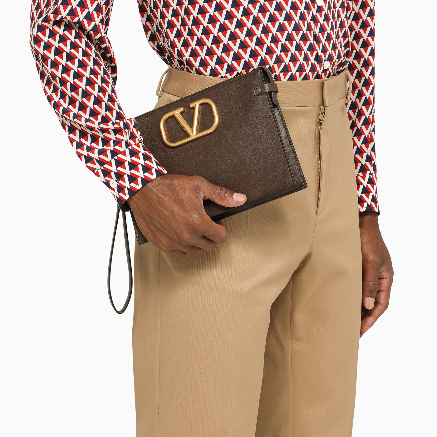 Valentino Garavani Pochette Vlogo en cuir chocolat | TheDoubleF