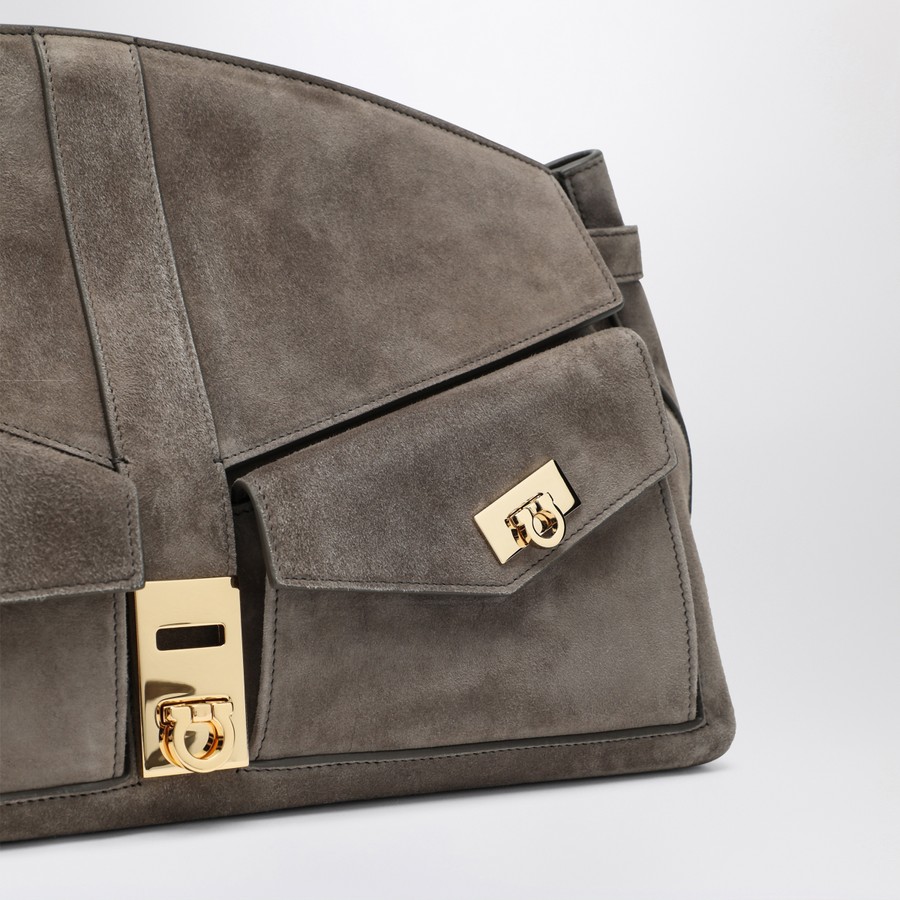 ハンドバッグ Ferragamo Hug multipocket L gray shoulder bag Ferragamo Hug multipocket L gray shoulder bag | TheDoubleF