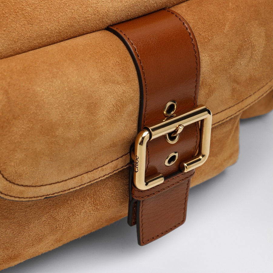 【関税＆送料込み】ChloAC Tan Coloured Suede Camera Bag Chloé TAN COLOURED SUEDE LEATHER CAMERA BAG - Crossbody Bags