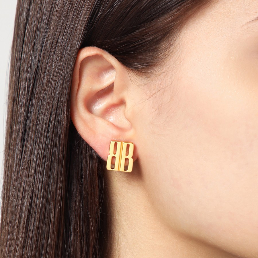 【BALENCIAGA】Nano Xs Stud Earrings ピアス Balenciaga Nano XS Stud Earrings in Gold | FWRD