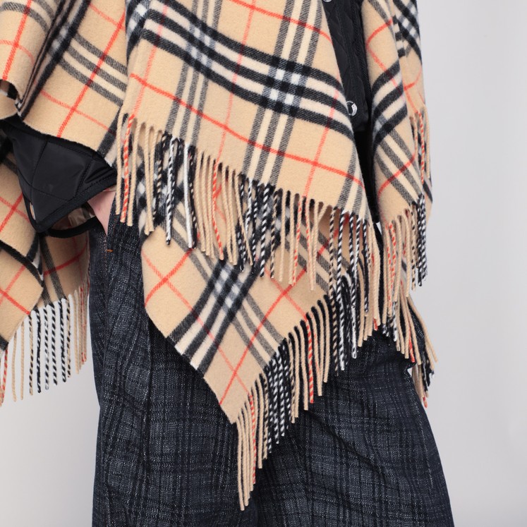 【関税＆送料込み】Burberry Beige Capes BURBERRY | Sand Women's Cape | YOOX