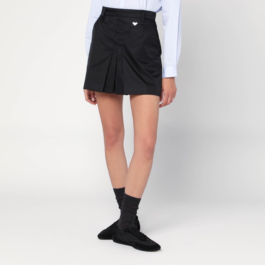 ミニスカート PRADA FW25 Black Re-Nylon mini skirt (21Y009SOOO1WQ8 F0002) Prada Black mini skirt in Re-Nylon | TheDoubleF