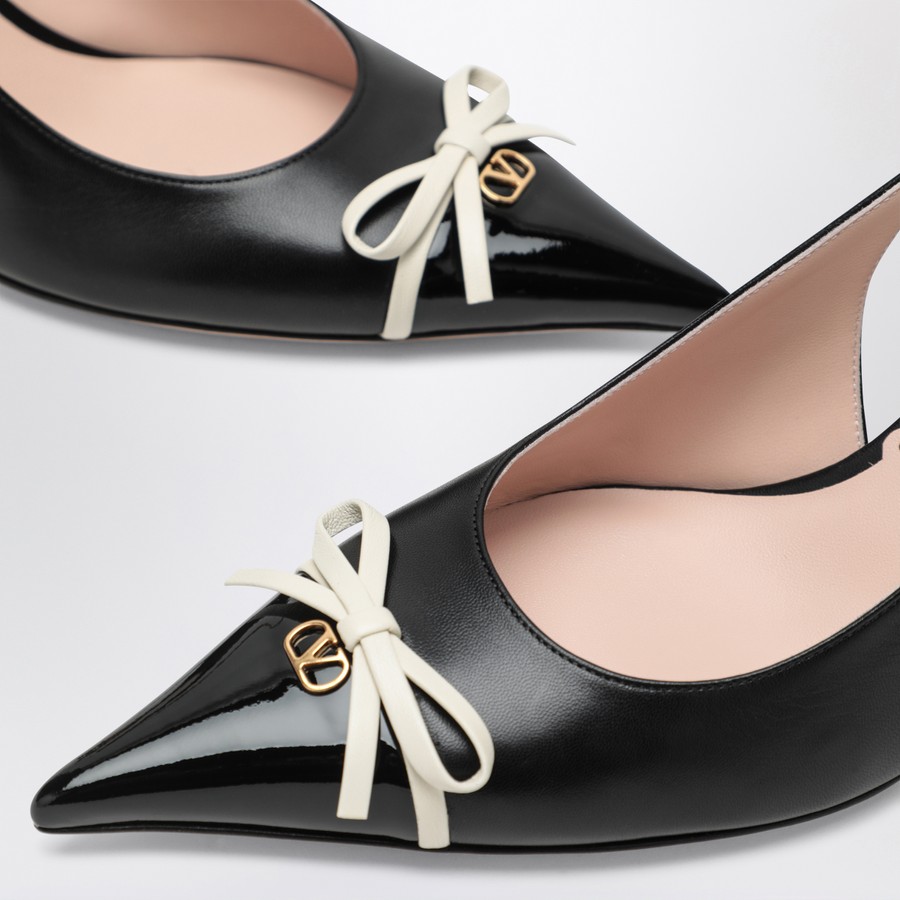 パンプス VALENTINO GARAVANI BLACK POINTED SLINGBACK WITH BOW Valentino Garavani Black pointed slingback with bow | TheDoubleF