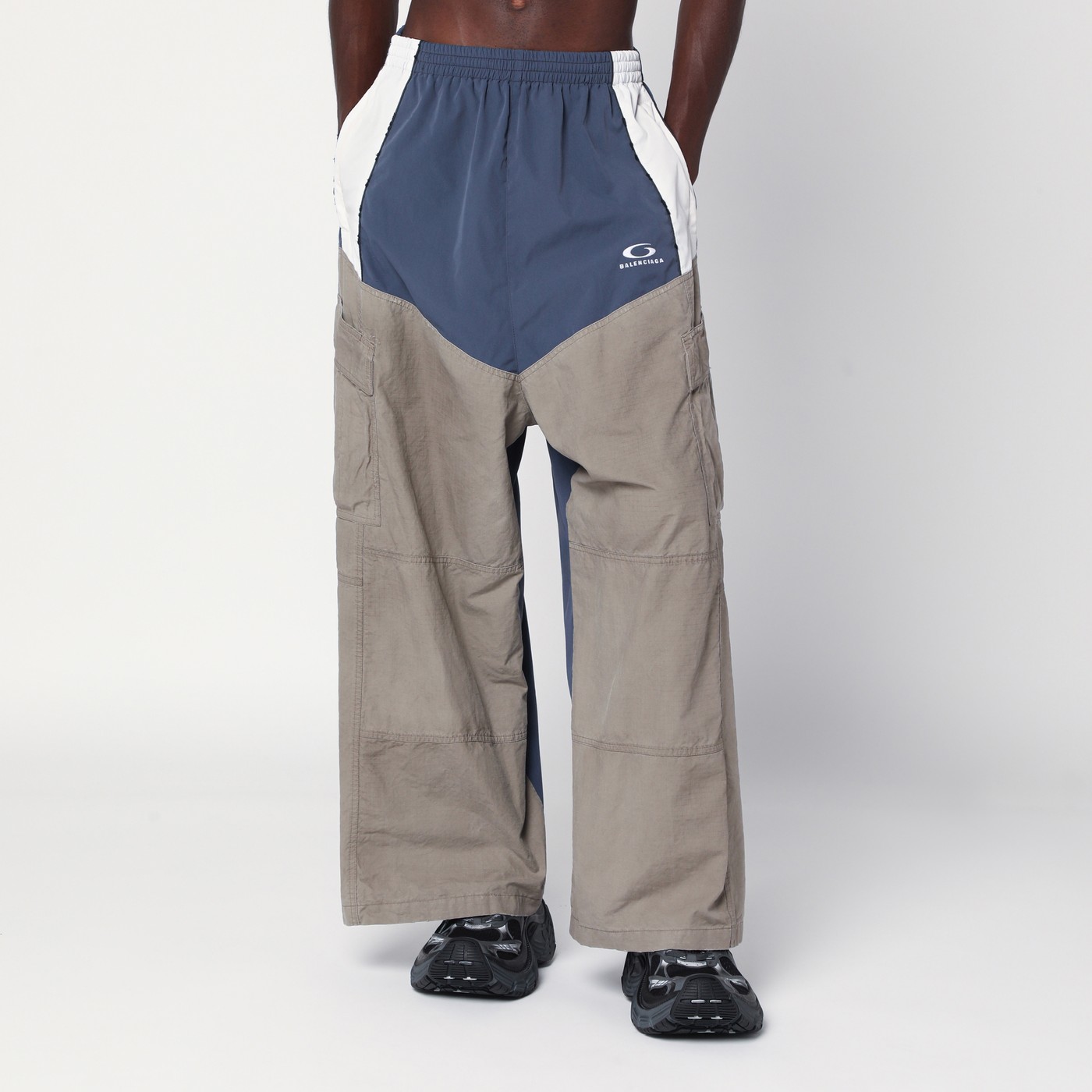 パンツ BALENCIAGA cut-up cargo pants 0400021888976_BLACK?wid=600&