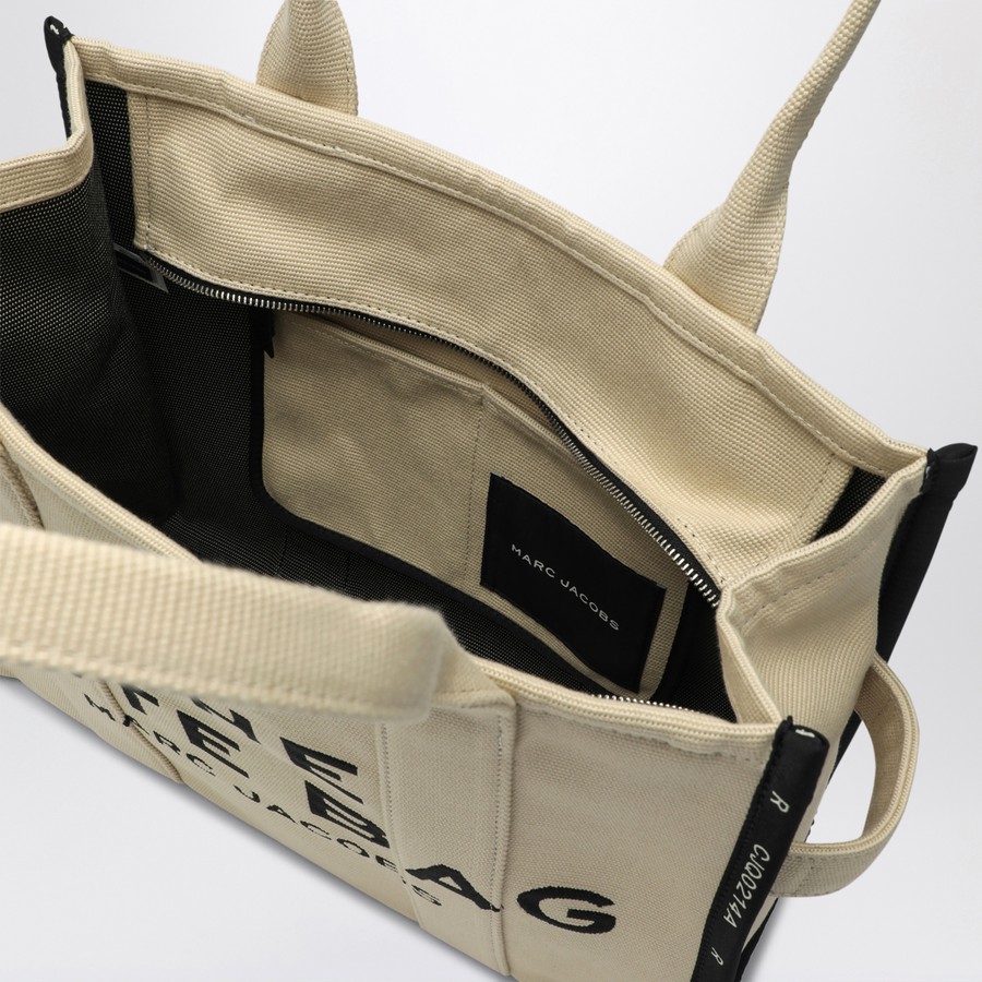 トートバッグ MARC JACOBS THE LARGE TOTE BAG IN SAND COLOUR CANVAS Marc Jacobs The Large Tote Bag in sand colour canvas