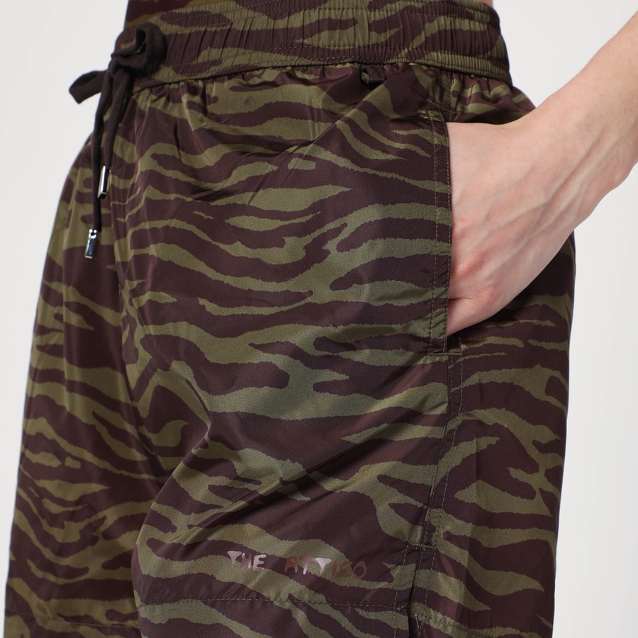 ショートパンツ The Attico Zebra shorts in khaki/brown nylon The Attico Zebra shorts in khaki/brown nylon | TheDoubleF